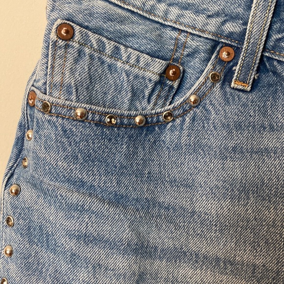 Levi’s Studded Jean Shorts Size W28 - Picture 3 of 7